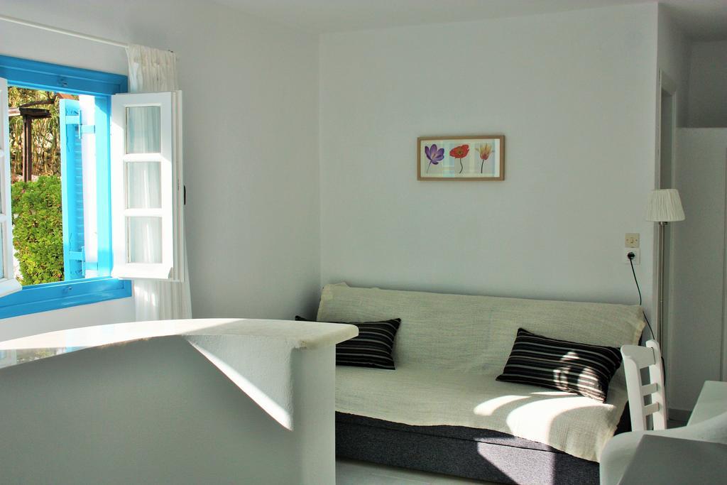 Meltemi Studios And Apartments Логарас Екстер'єр фото